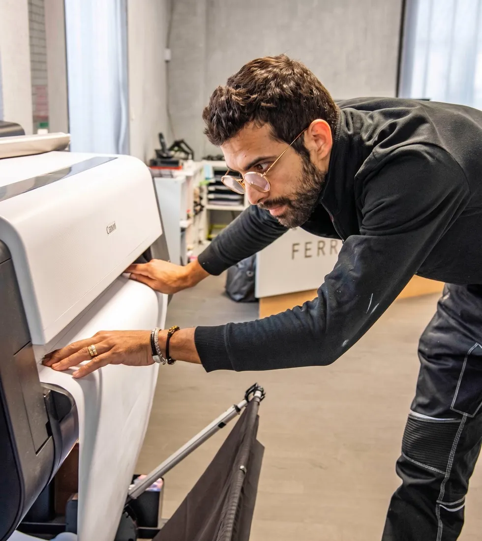 Samuel Palmarini dans l'atelier