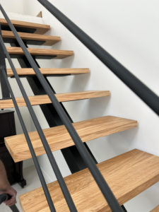 Escalier limon central à Paris : guide et conseils pour un choix optimal