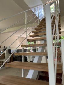 Escalier métal bois à Versailles : guide et conseils pour un choix optimal