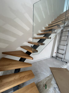 Escalier moderne au Vesinet : tendances et conseils pour un design unique